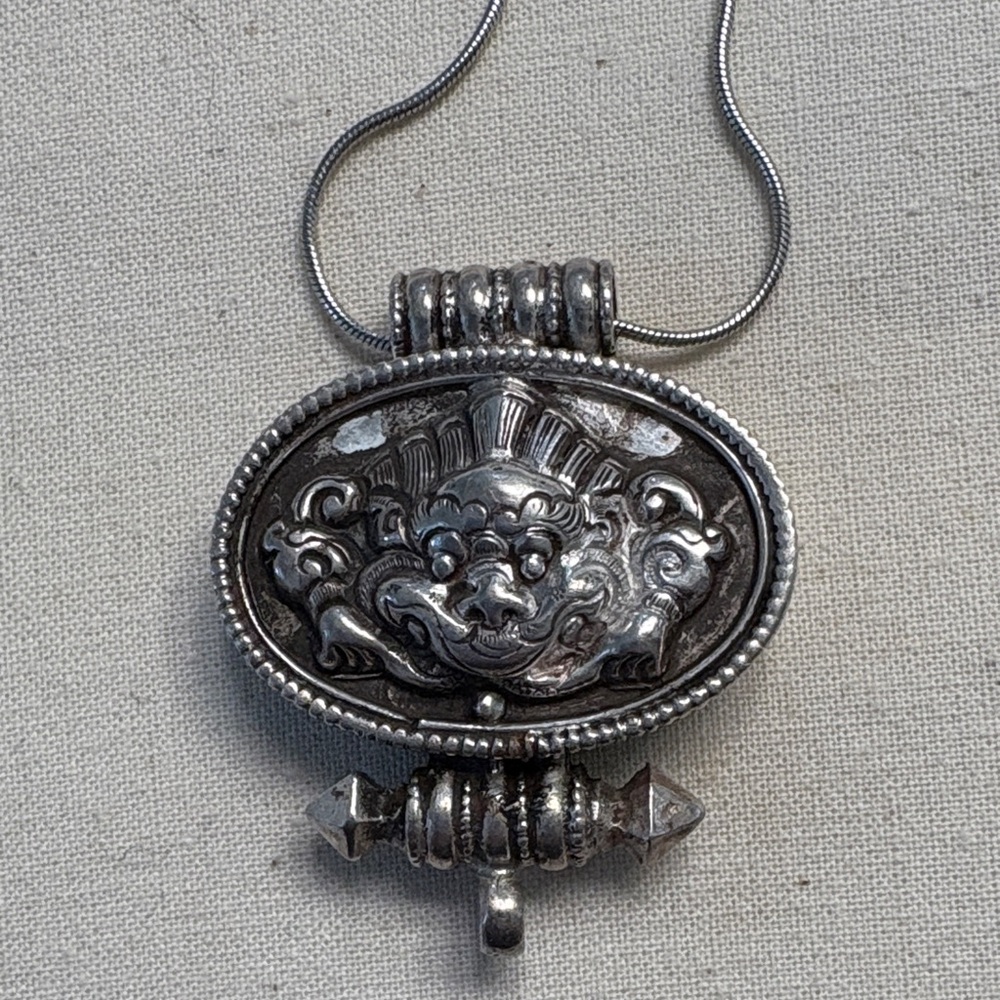 Elegant Silver Pendant Necklace